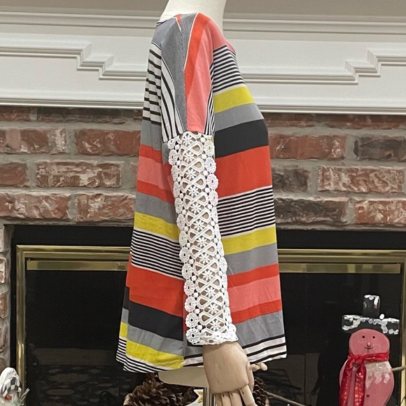 New Light striped top with crocheted sleeves / S / Excellent condition - Picture 4 of 12